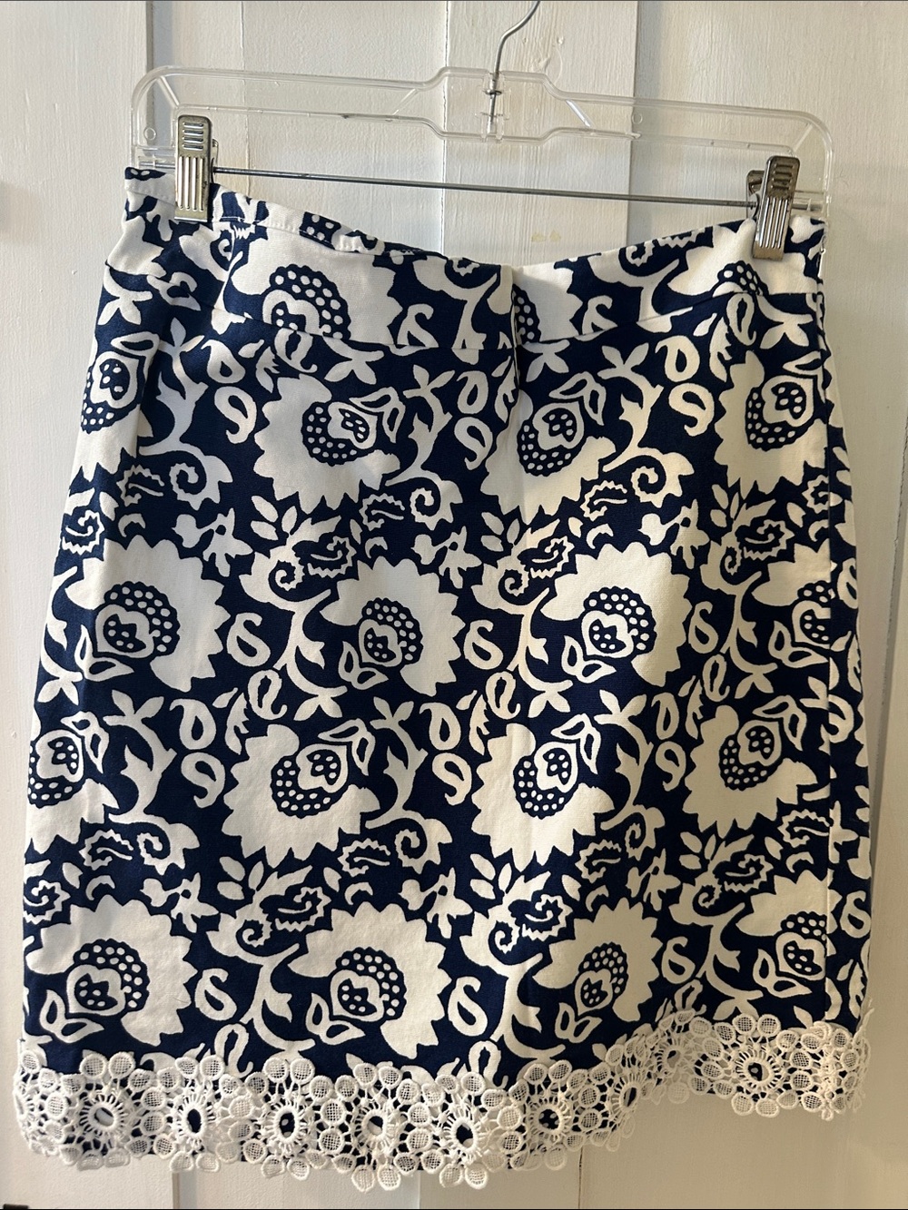 Talbots navy/white poplin skirt with white lace trim